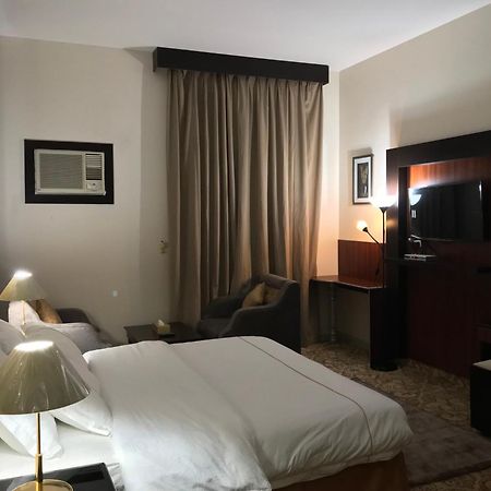 Dama Hotel Duba Bilik gambar