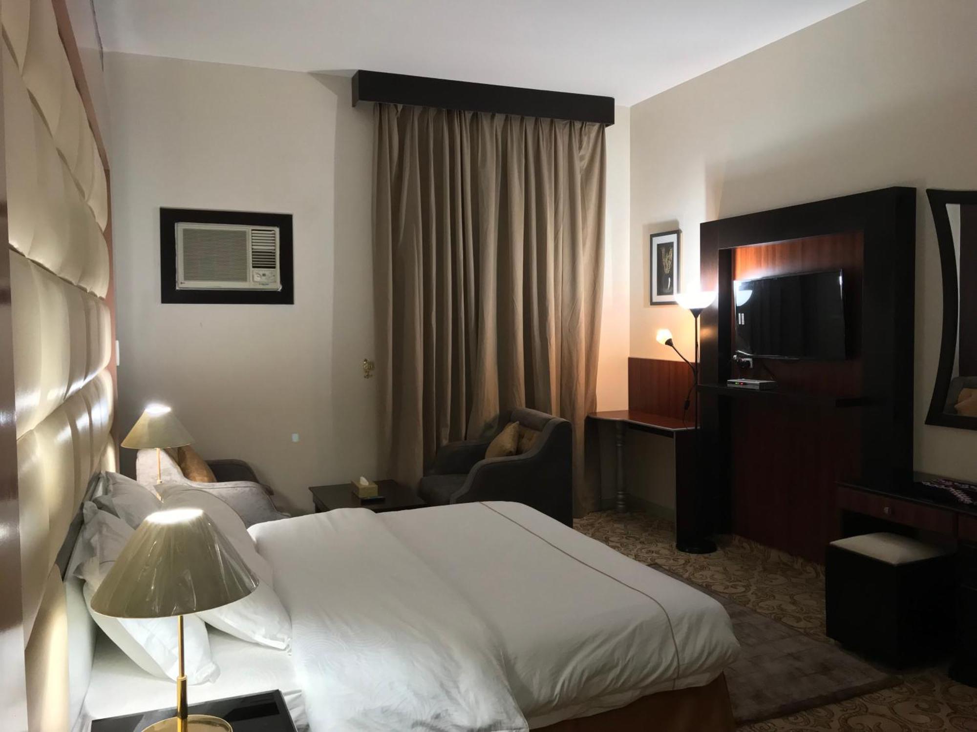 Dama Hotel Duba Bilik gambar