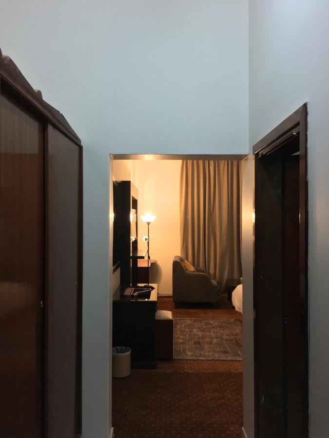 Dama Hotel Duba Bilik gambar